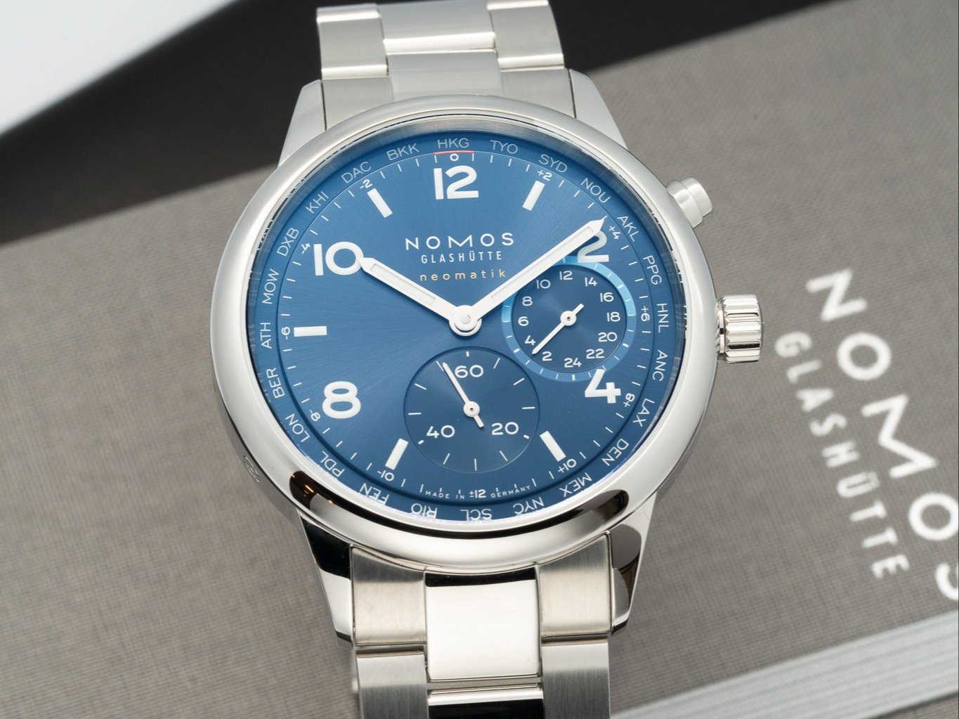 NOMOS Club Sport neomatik Worldtimer