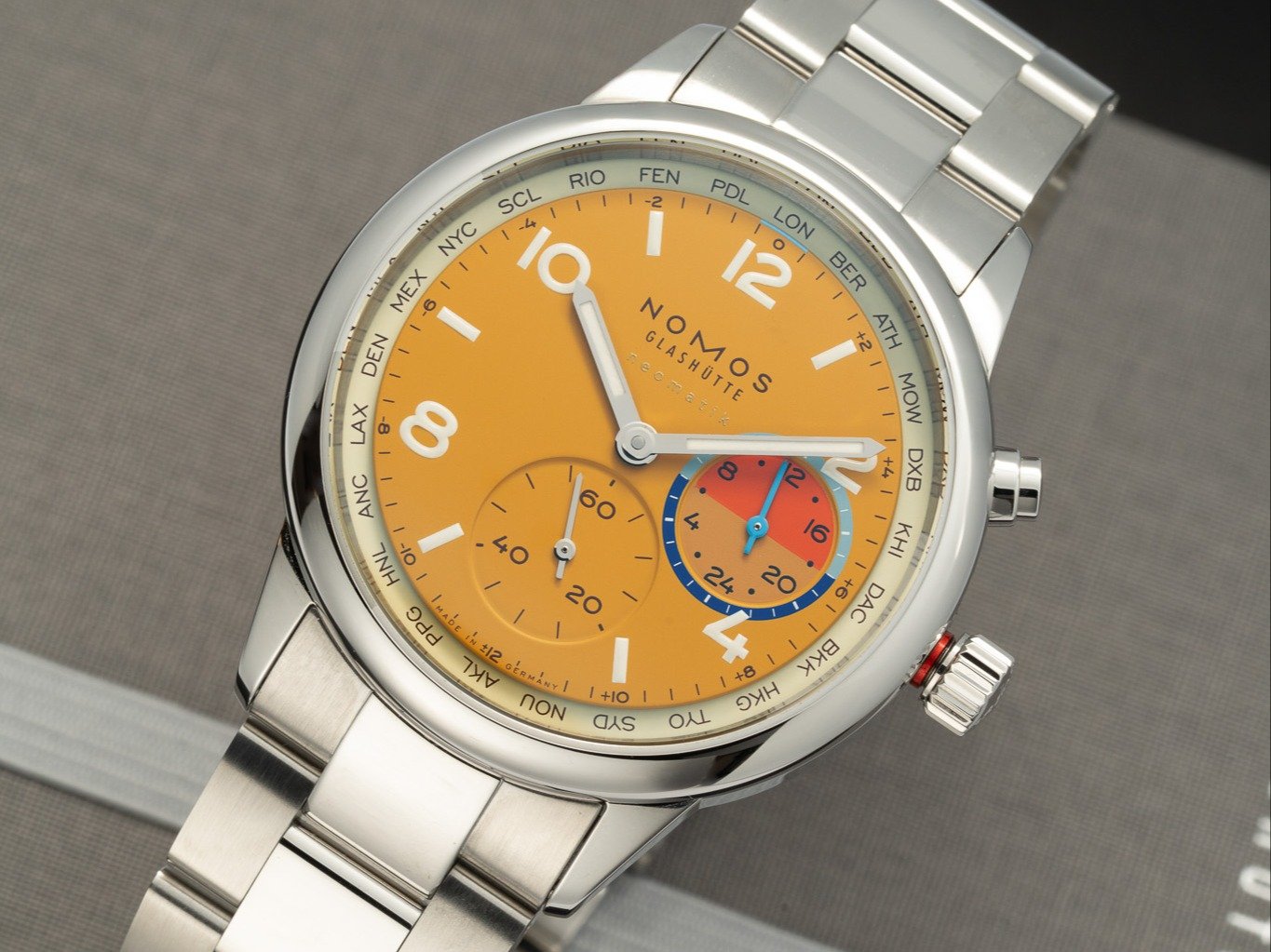 NOMOS Club Sport neomatik Worldtimer