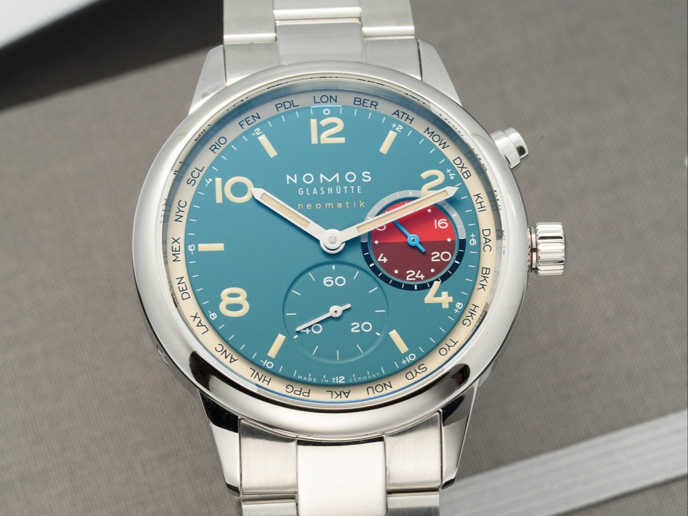 NOMOS Club Sport neomatik Worldtimer