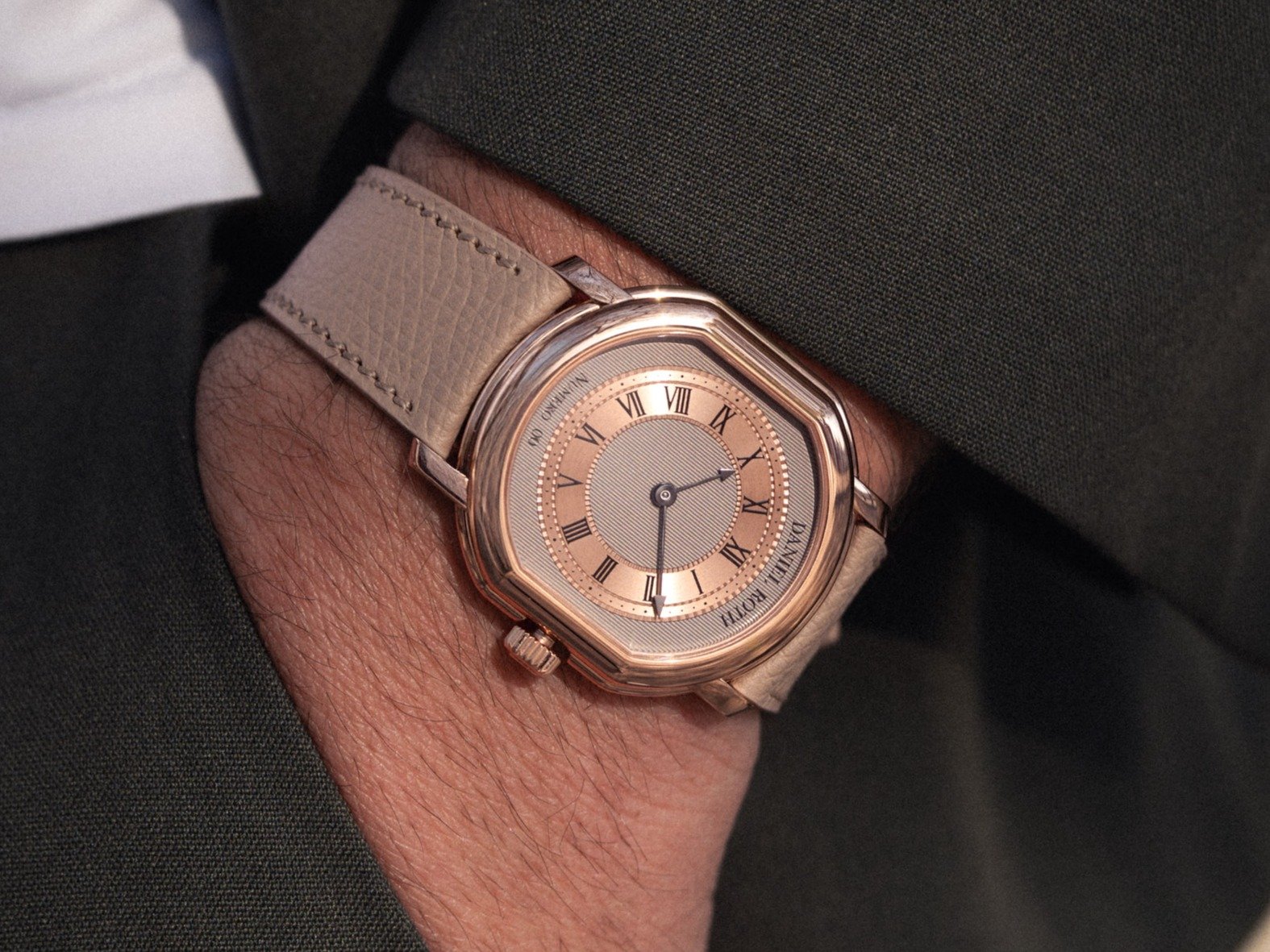 Daniel Roth|玫瑰金版向1990元祖致敬