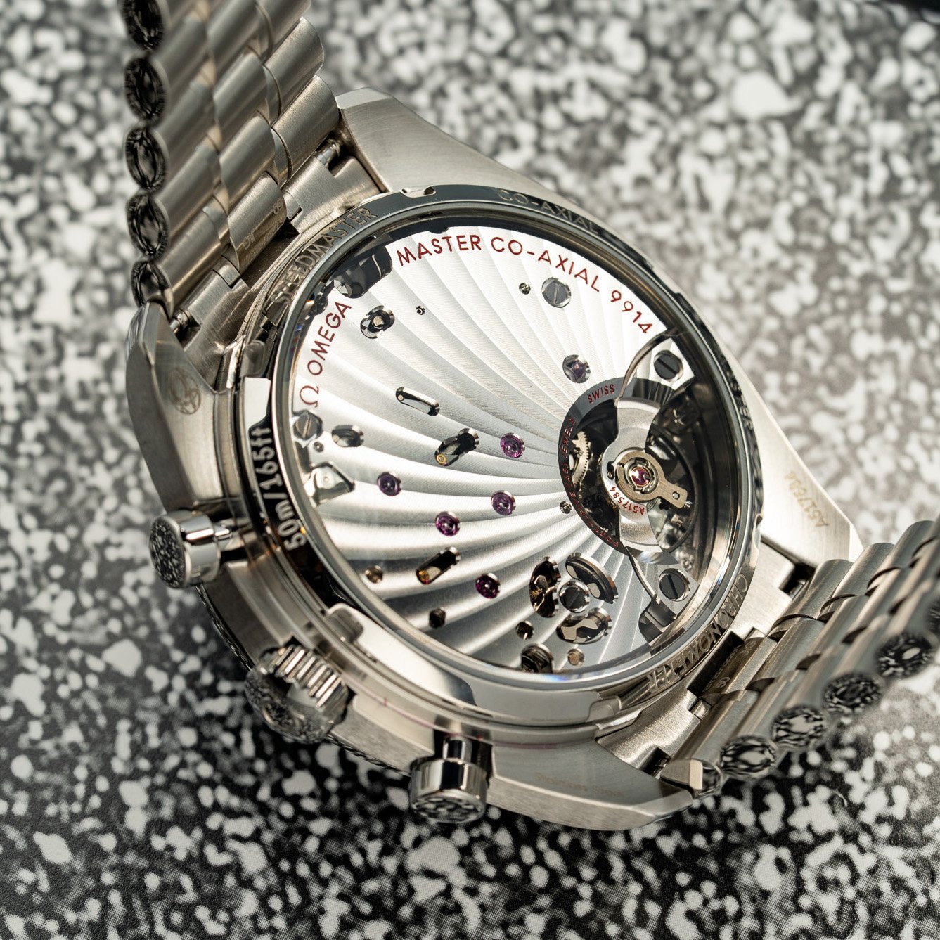 Omega|實拍:南北雙月相隕石Speedmaster Moonphase Meteorite