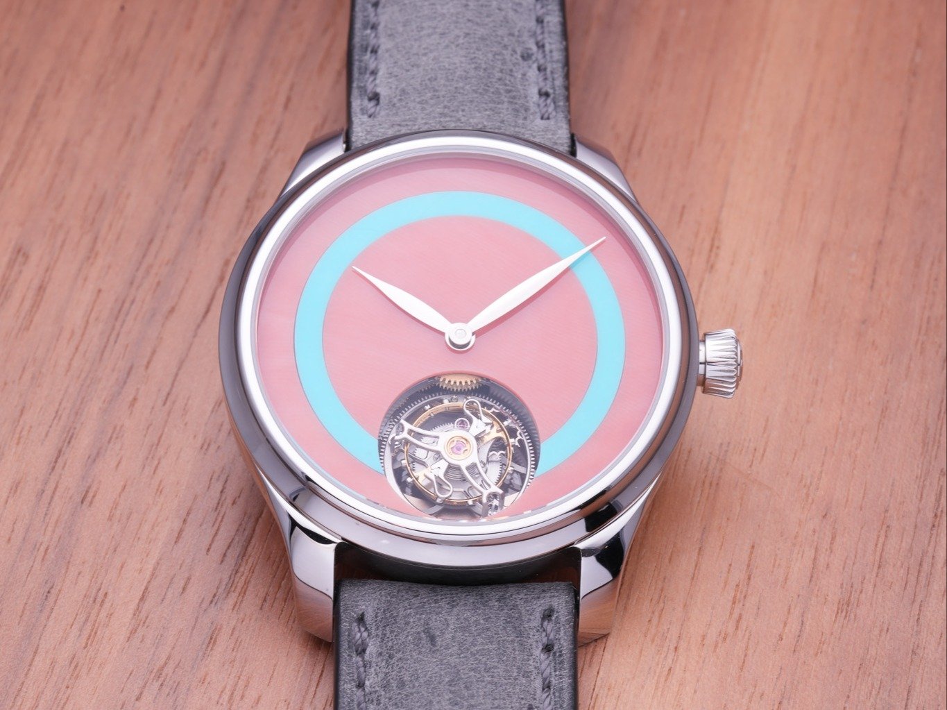 W&W 2025新錶速報!H. Moser & Cie. Endeavour Pop Concept 實拍 H. Moser & Cie Endeavour Tourbillon Concept Pop