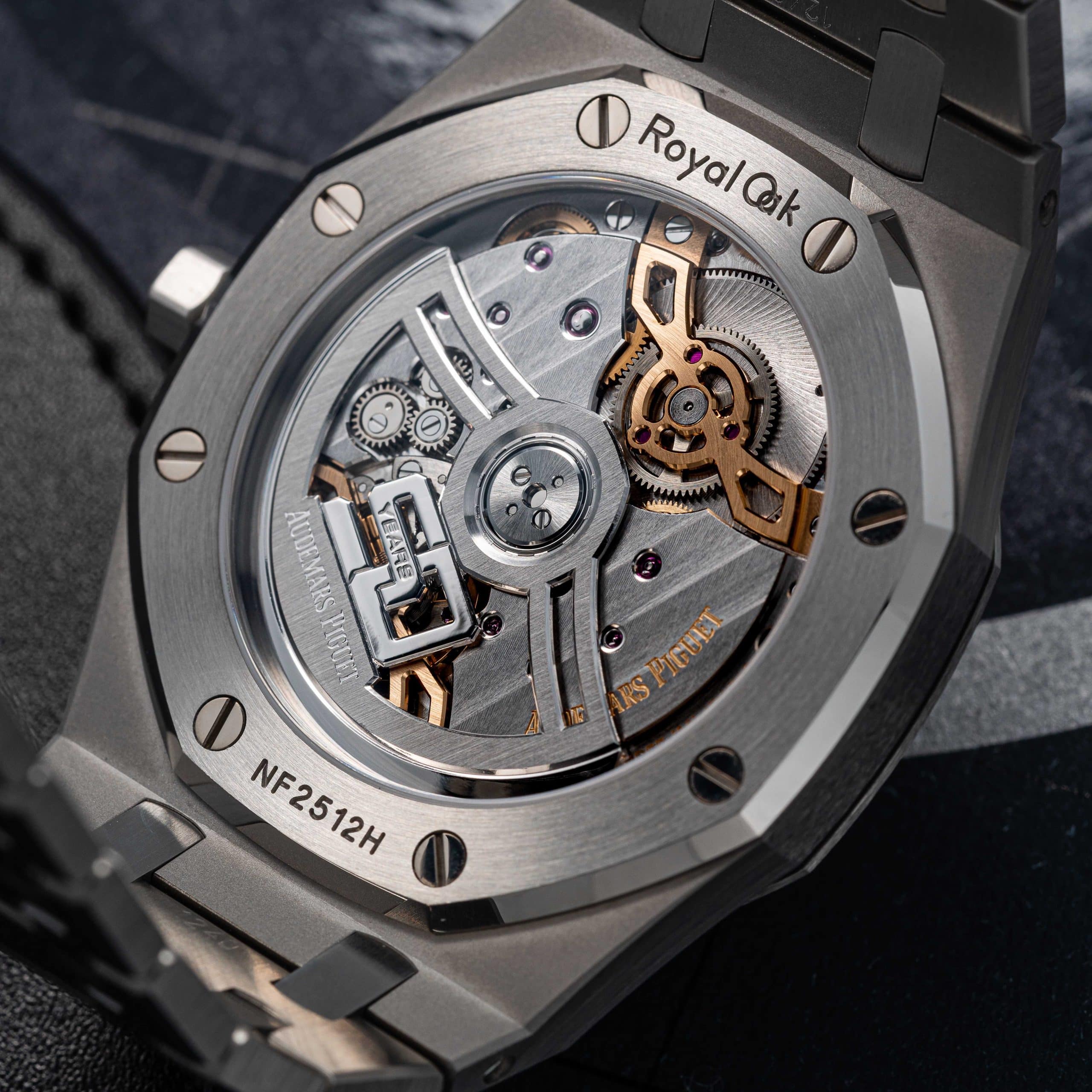 藍面鏈帶腕錶大檢閱｜不銹鋼版Historiques 222熱潮！Rolex藍勞、Tudor Black Bay新款、PP、AP都有 附價錢介紹