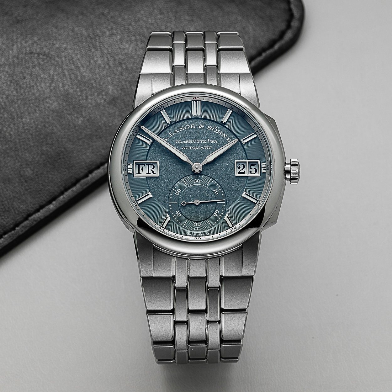 藍面鏈帶腕錶大檢閱｜不銹鋼版Historiques 222熱潮！Rolex藍勞、Tudor Black Bay新款、PP、AP都有 附價錢介紹