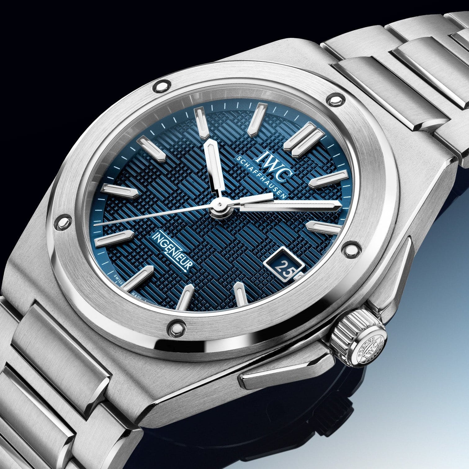 藍面鏈帶腕錶大檢閱｜不銹鋼版Historiques 222熱潮！Rolex藍勞、Tudor Black Bay新款、PP、AP都有 附價錢介紹