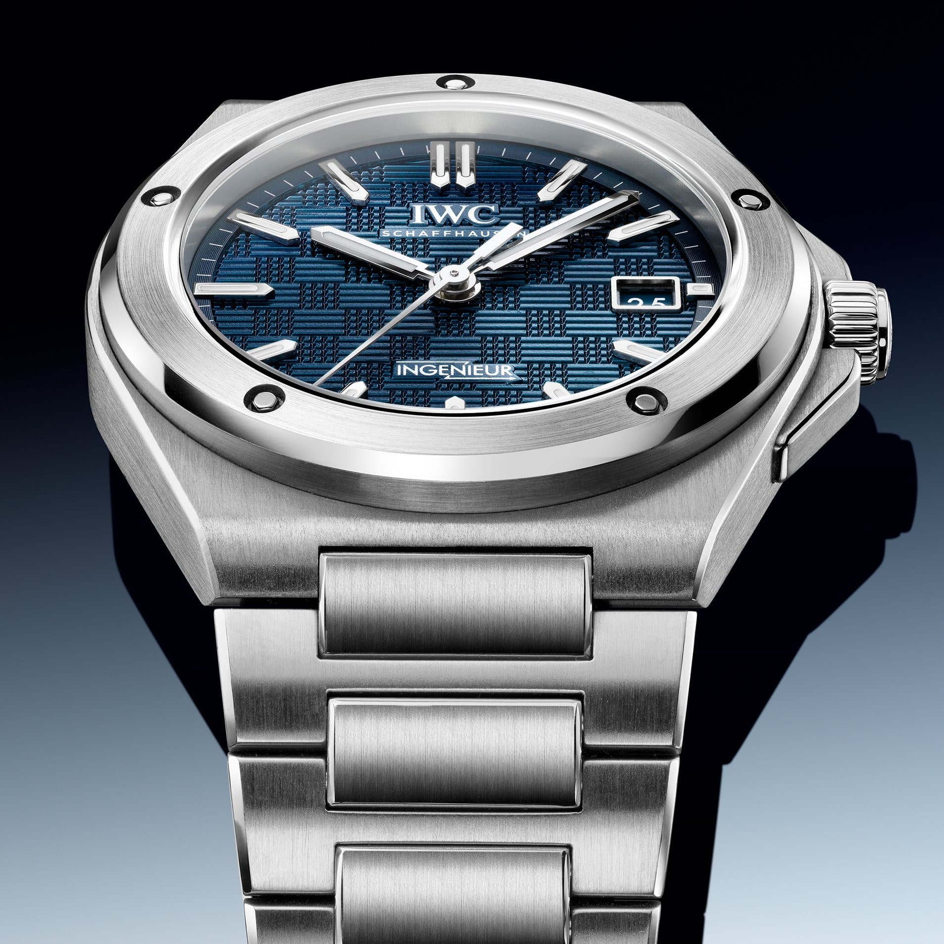 藍面鏈帶腕錶大檢閱｜不銹鋼版Historiques 222熱潮！Rolex藍勞、Tudor Black Bay新款、PP、AP都有 附價錢介紹