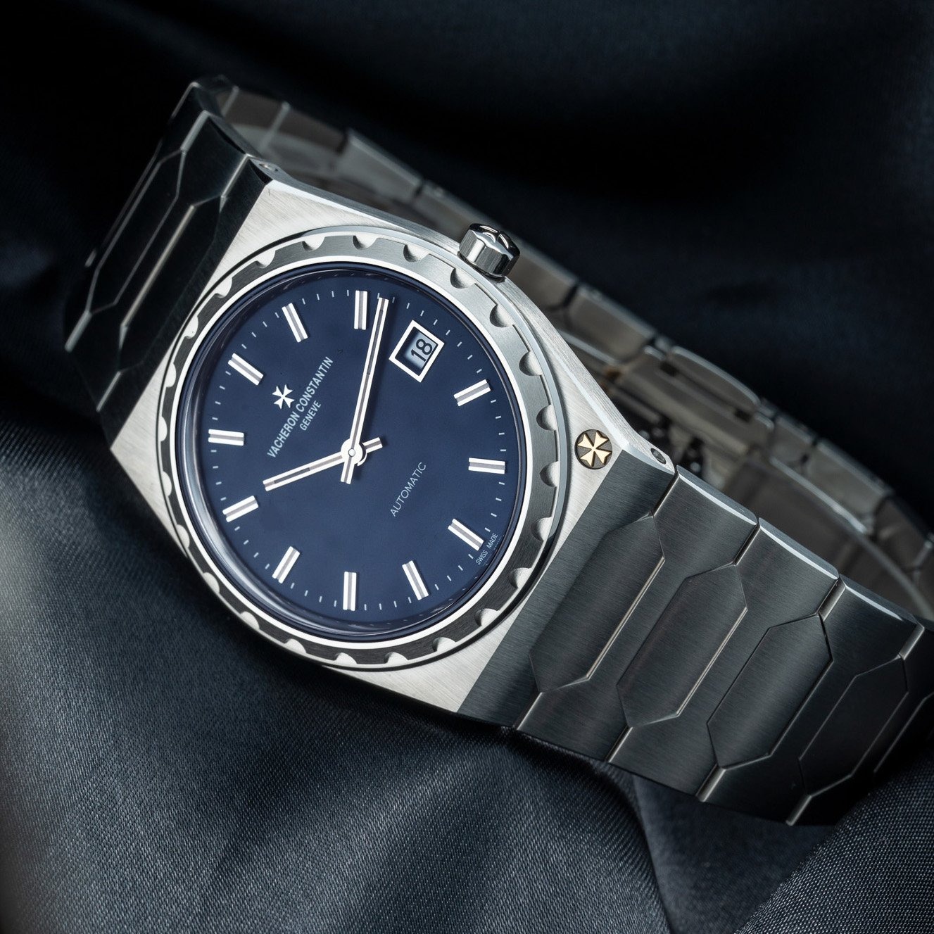 藍面鏈帶腕錶大檢閱｜不銹鋼版Historiques 222熱潮！Rolex藍勞、Tudor Black Bay新款、PP、AP都有 附價錢介紹