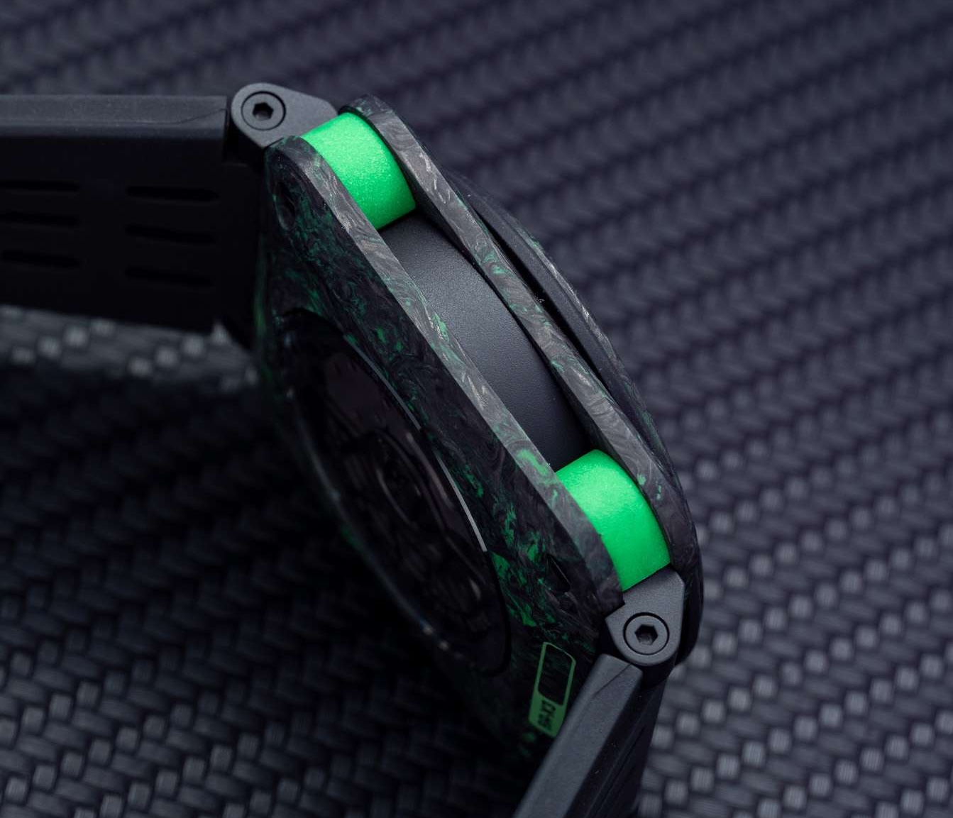Bell & Ross｜新錶實拍：劃破黑暗的綠光 BR-X3 Night Vision