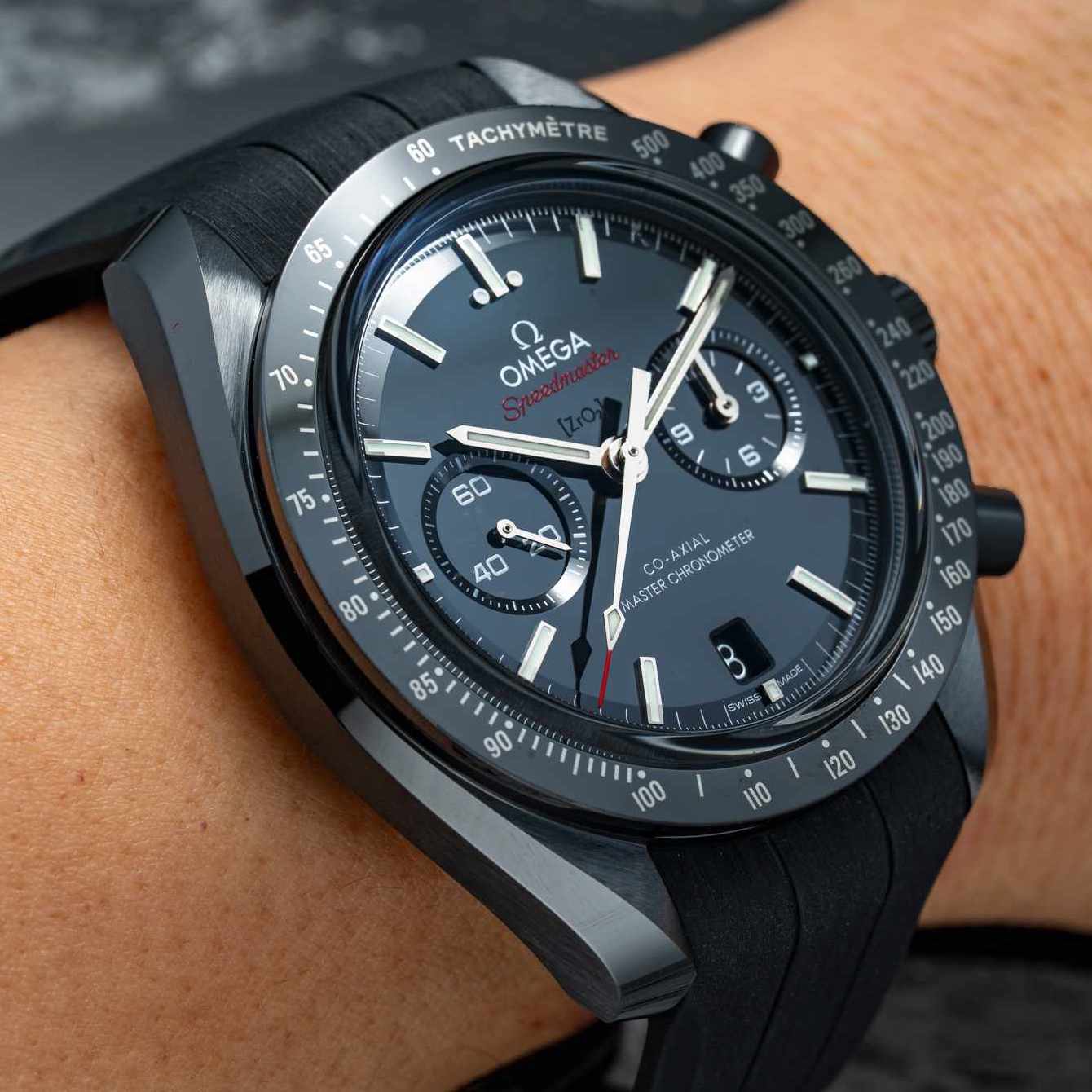 OMEGA｜Speedmaster七款Dark、Grey Side of the Moon黑灰陶瓷新作 實拍+重點介紹