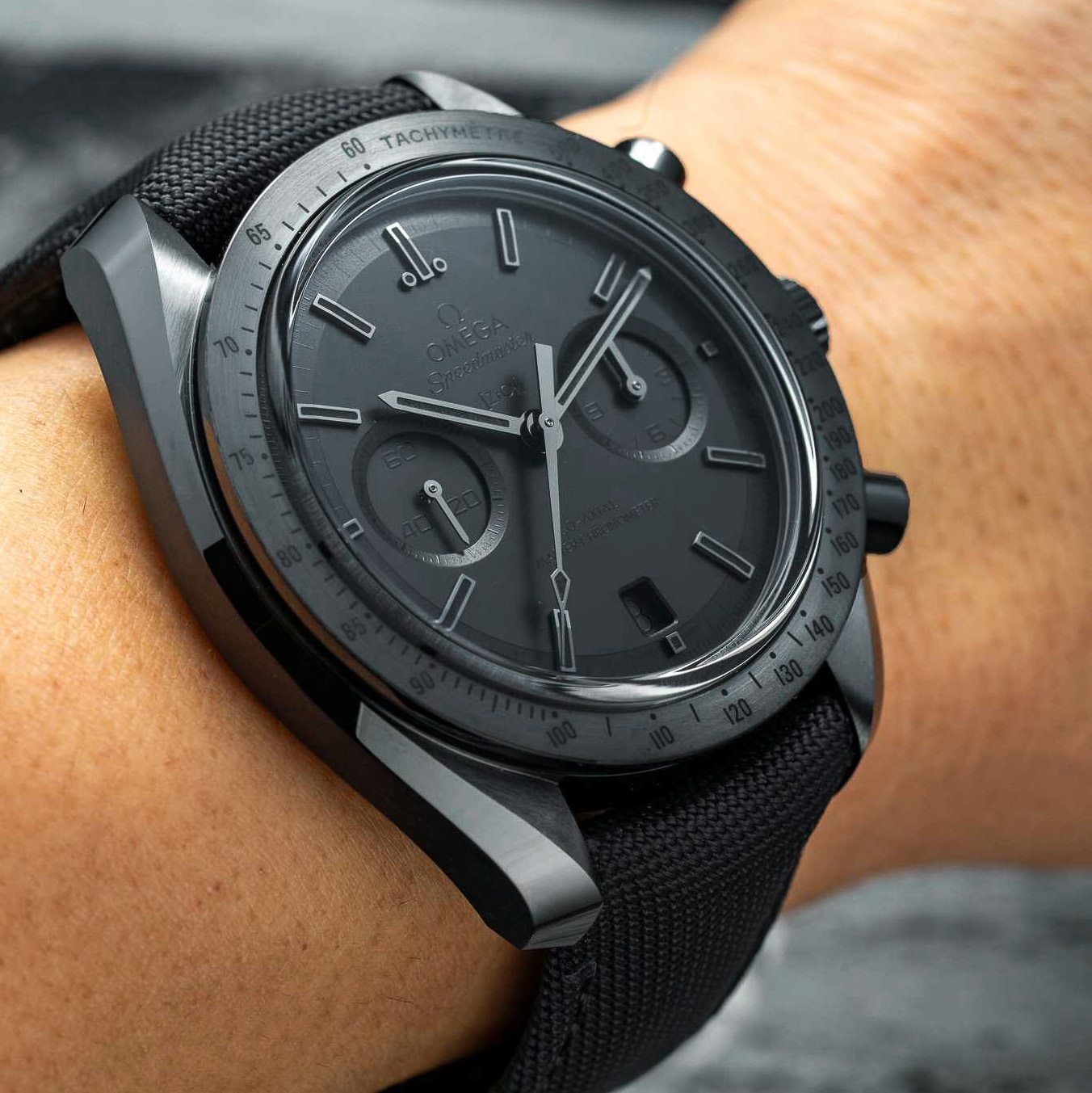 OMEGA｜Speedmaster七款Dark、Grey Side of the Moon黑灰陶瓷新作 實拍+重點介紹